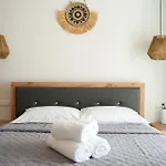 Pyrra Apartment *