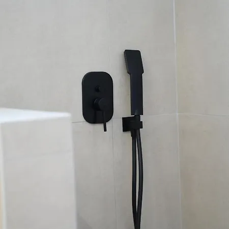 شقة Pyrra سكيروس