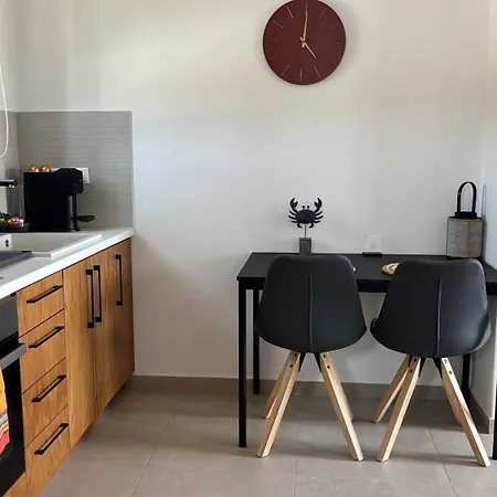 شقة Pyrra سكيروس